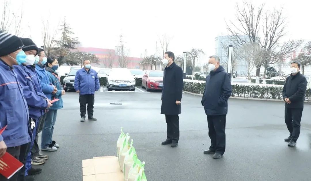 王宝玉书记到欧冠网站_欧冠（中国）
看望慰问职工和劳模李静敏